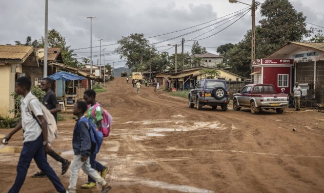 Хунтата в Габон укрепва позициите си, докато сваленият лидер призовава за помощ 