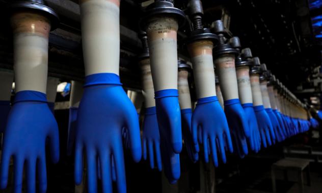 Американските митници конфискуват стоки на Top Glove заради принудителен труд