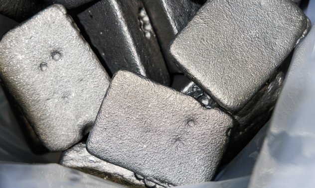 ЕС иска от Китай да реши проблема с редкоземните магнити преди срещата през юли