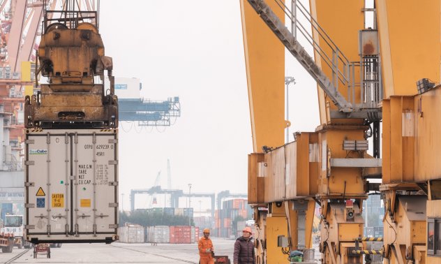 Тръмп се стреми да затвори търговските вратички, които Китай използва, за да избегне митата