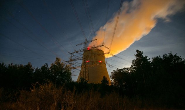 Германия изключва три от последните си шест атомни централи