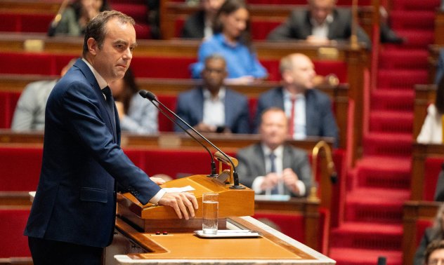 Френският премиер Льокорню оцеля след вота на недоверие