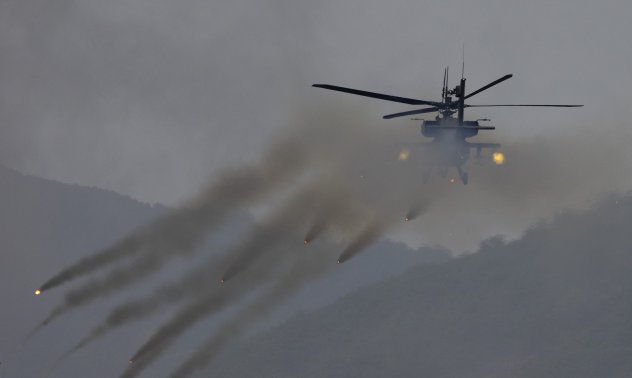 Полша купува близо 100 хеликоптера Apache за 10 милиарда долара от САЩ