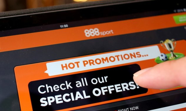 Директорът на 888 напуска компанията заради скандал с пране на пари