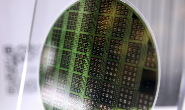 Чиповете се завръщат, но неравномерно и не за всички