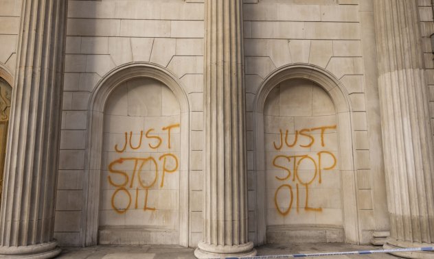 С арт атаки срещу шедьоври екоактивисти привличат внимание за каузата си