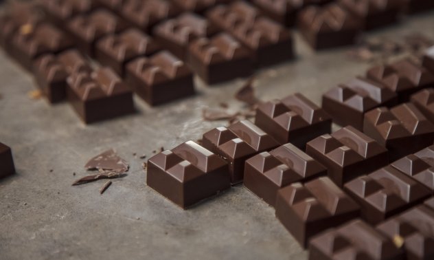 Търсенето на шоколад се забавя, макар цените на какаото да се укротяват