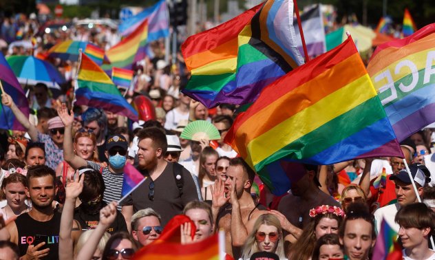 ЕС може да блокира близо 130 милиона евро за Полша заради дискриминираща резолюция