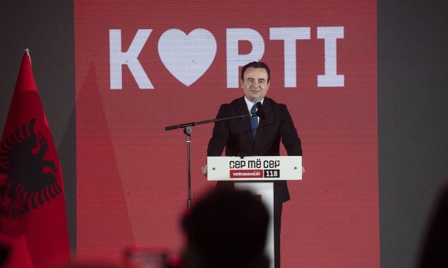 Премиерът на Косово забранява услугите, управлявани от сърби