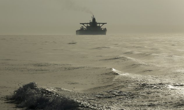 Руски петрол отново се прехвърля край брега на испанския ексклав Сеута