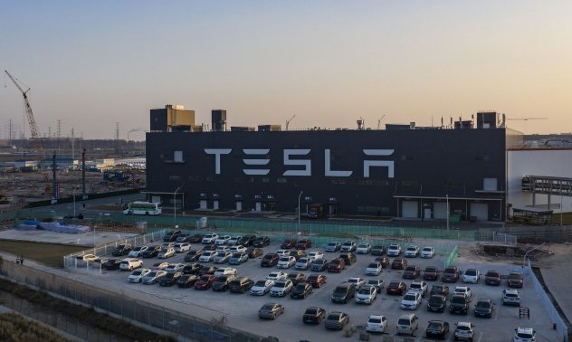 Мъск e оптимист за края на "ада на веригата за доставки" за Tesla