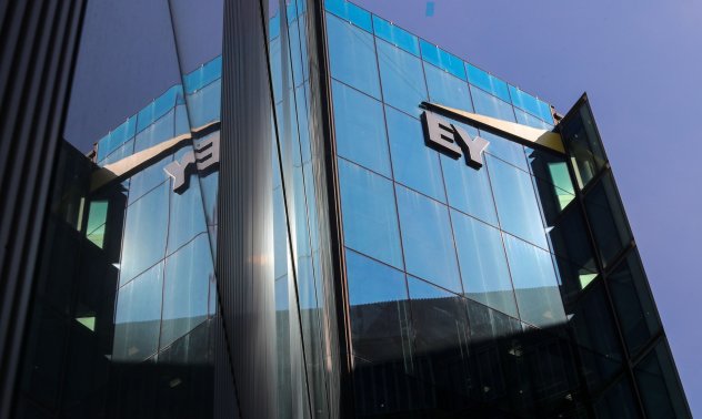EY се отказва от разделянето на своите одиторски и консултантски звена