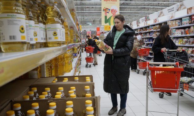 Без въздушни възглавници, тоалетни и нови филми е новата руска реалност