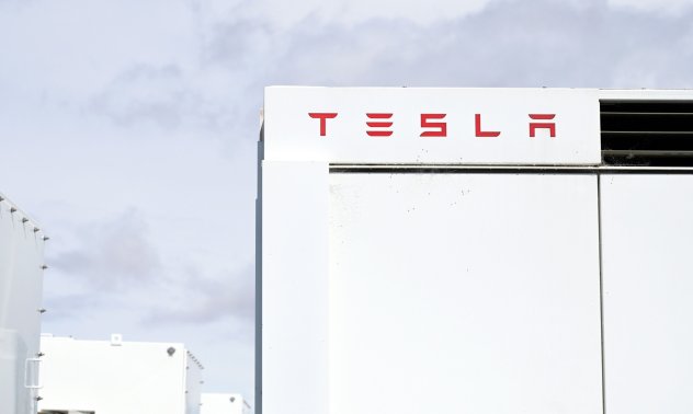 Tesla сваля цените за трети път тази година