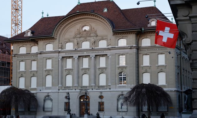 Централната банка на Швейцария се сблъсква с проблеми заради климата и Credit Suisse