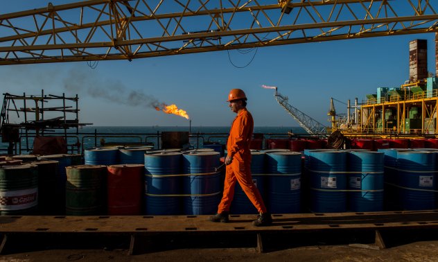 ЕС и САЩ бързат да ограничат финансирането на петрола преди връщането на Тръмп