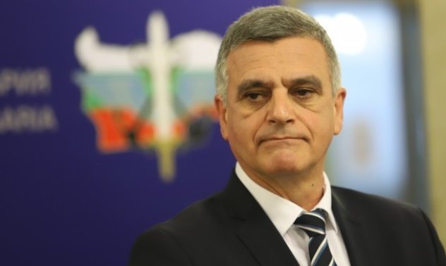 Личните мнения на Янев доведоха до искането на оставката му