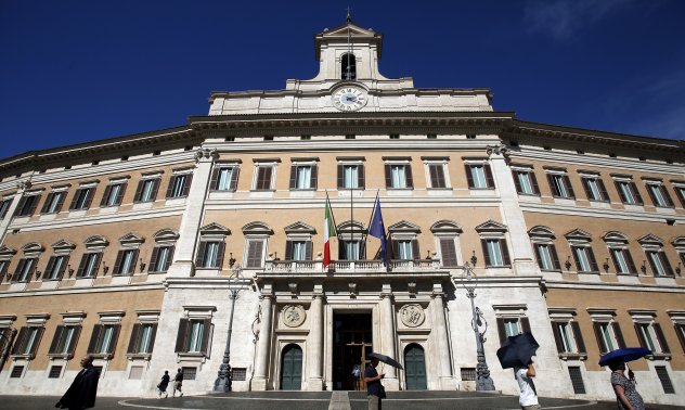 Купища дългове, подкрепени от държавата, са проблем за преструктурирането в Италия