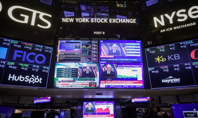 Уолстрийт пренебрегва предупреждението на Пауъл за високи оценки на акциите