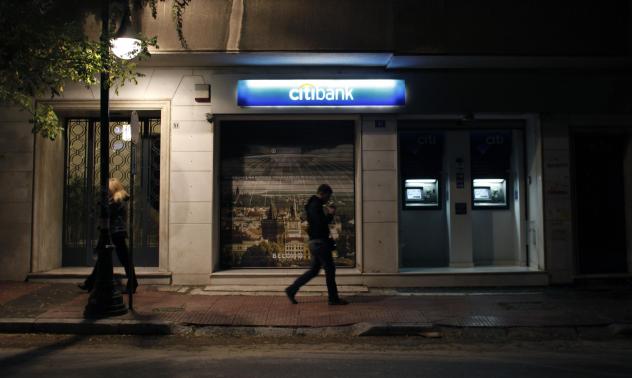 ЕС забрани на 10 банки да продават облигации по фонда за възстановяване: какво следва