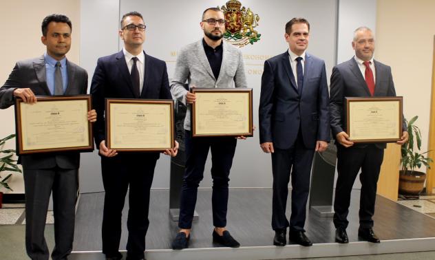 Министърът на икономиката връчи четири сертификата за инвестиции за 110 млн. лева