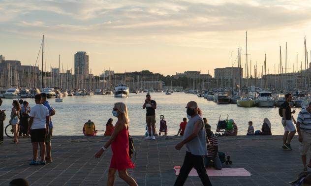 Летният туристически сезон за Европа: хаос при пътуванията и ръст на заразени с Covid-19