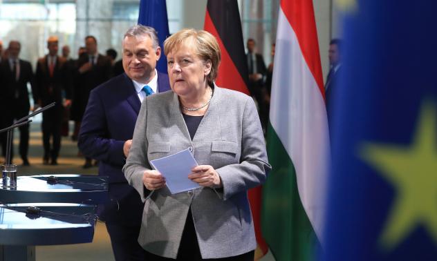 Звездата на Меркел залязва във възможно най-неподходящия момент