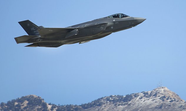 Гневът около американските F-35 работи в полза на френските им конкуренти