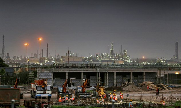 Петролът отбелязва четвърта поредна седмица на ръст