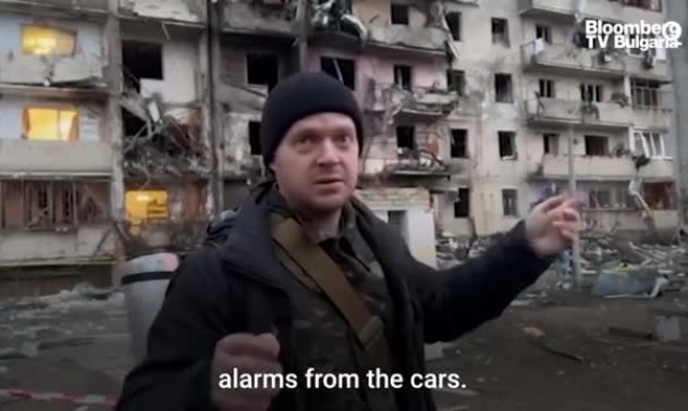 Жител на Киев описва последиците от обстрела на жилищна сграда
