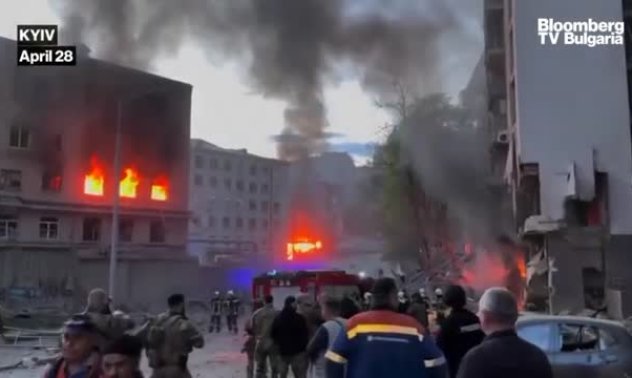 Дейвид Петреус: Нуждаем се от съживяване на отбранителната индустрия