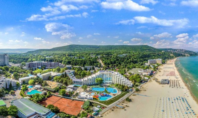 "Албена Тур": Министър Динкова промени за добро рекламата на българския туризъм  