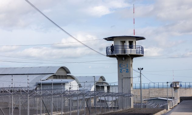 Тръмп експулсира стотици чрез Закона за чуждестранните врагове, но съдът го блокира