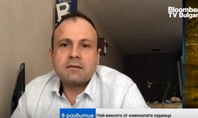 Инвеститорите остават на кръстопът между ръста на заразените и огромните стимули 