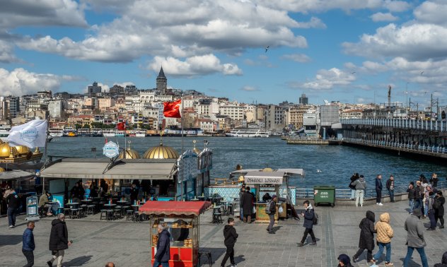 Турция очаква спад на инфлацията, въпреки продължаващата слабост на лирата