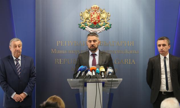 Енергетиката затъва все по-дълбоко в дългова спирала