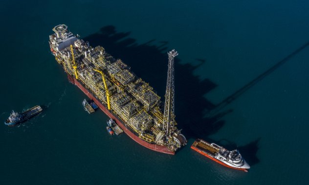 Петролът навлезе в най-дългия си спад от март