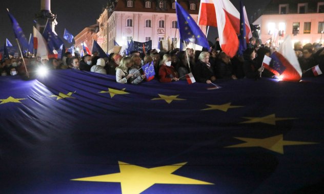 Йоурова: ЕС ще започне да се разпада, ако не реагира на Полша