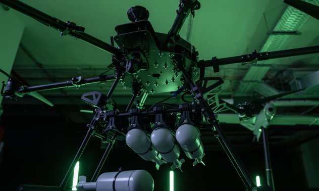 Украински дронове удариха дълбоко в Русия, поразявайки над 40 самолета