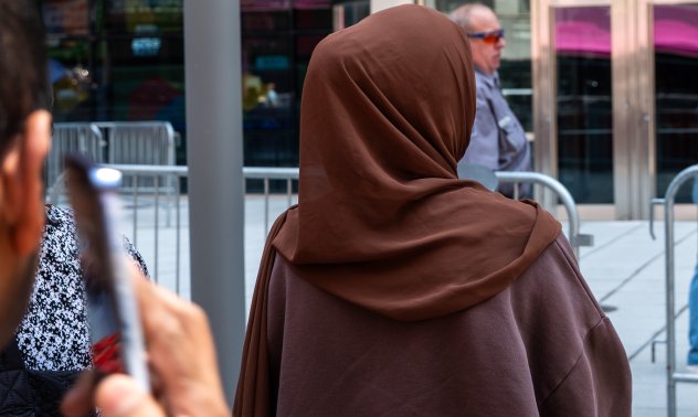 Иран масово изселва афганистанци заради слухове, че сред тях има шпиони на Израел