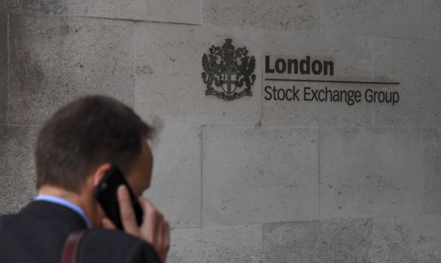 Медта се понижи под 9 000 долара за тон за пръв път от октомври