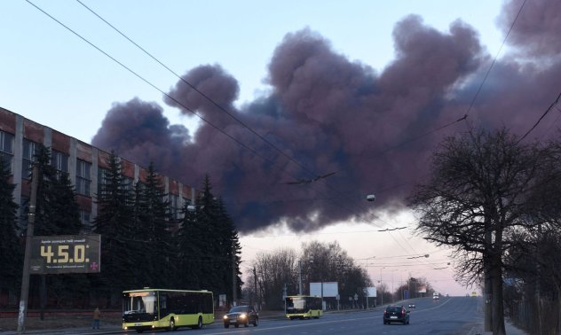 Пазарите в Европа започват седмицата разнопосочно, а в САЩ нарастват опасения от забавяне