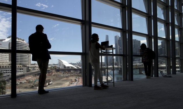 Австралийският ръст на заетостта остава силен, но и безработицата се увеличава