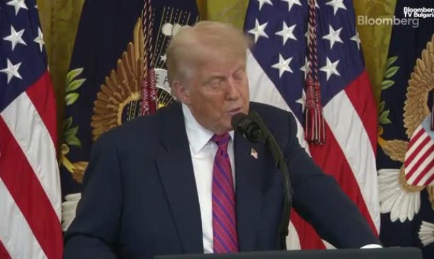 Тръмп каза, че крипто законът утвърждава статута на долара