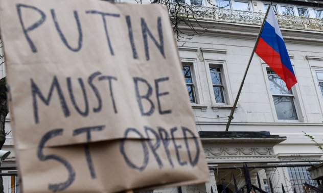 Путин сравни санкциите с война, докато евакуацията на Мариупол изпадна в хаос