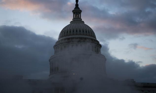 Сенаторите изчистиха последната пречка за отпускането на 900-милиардния пакет