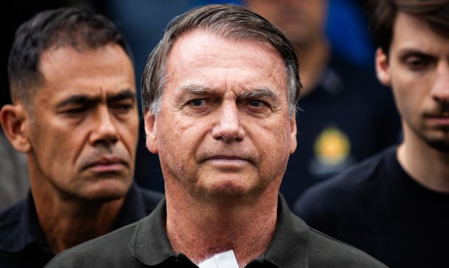 Бившият президент на Бразилия Болсонаро е арестуван и задържан в полицейски арест