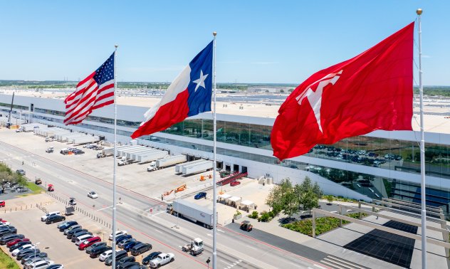 Tesla задържа Мъск с пакет акции за $30 млрд.