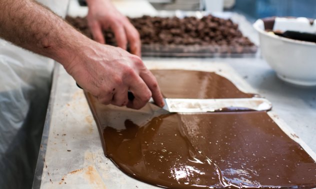 Производители намаляват шоколада в десертите си заради поскъпващото какао