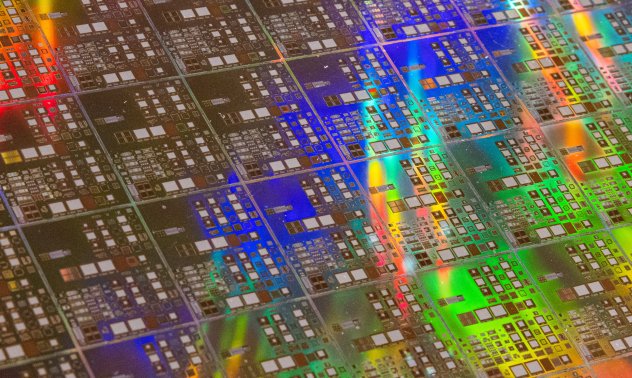 AI вече не само "халюцинира", но и "интригантства", за да оцелее